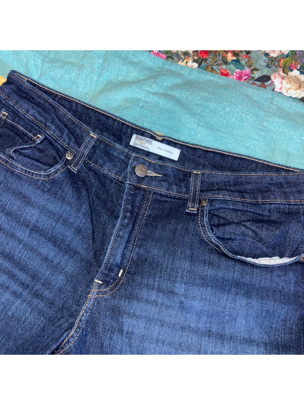 Levi's Signature True Straight Dark Wash Jeans Size 12 W31 Woman’s Classic Denim - Picture 3 of 8